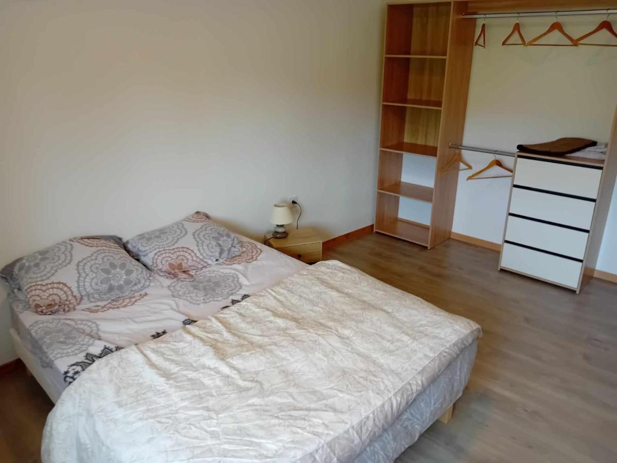Grand Appartement Avec Terrasse Wignehies Esterno foto