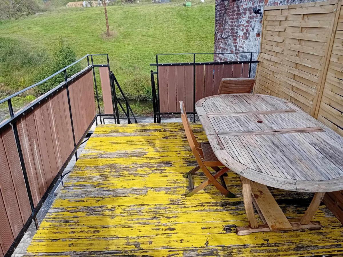 Grand Appartement Avec Terrasse Wignehies Esterno foto