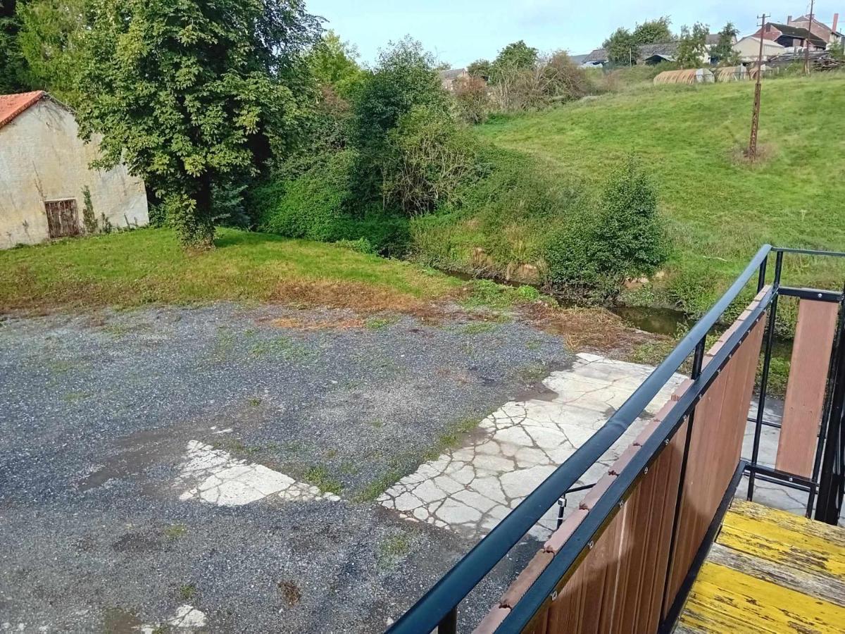 Grand Appartement Avec Terrasse Wignehies Esterno foto